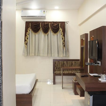 Embassy Hotel Surat Exterior photo