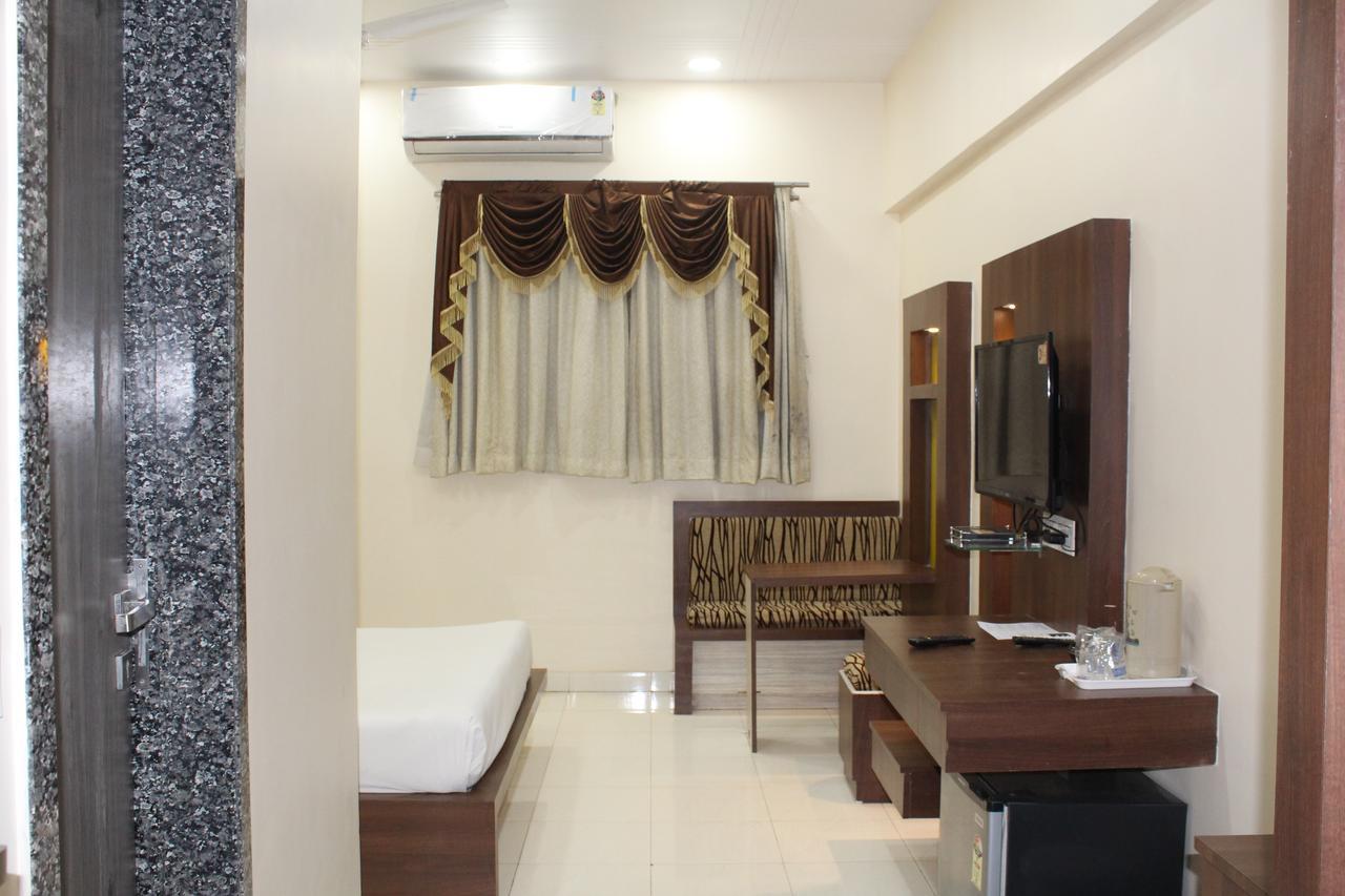 Embassy Hotel Surat Exterior photo